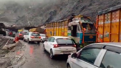 Jammu-Srinagar National Highway, Mughal Road Blocked due to Landslides