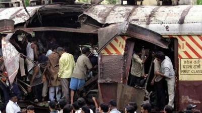 Bombay High Court acquits all 12 accused in 2006 train blasts case