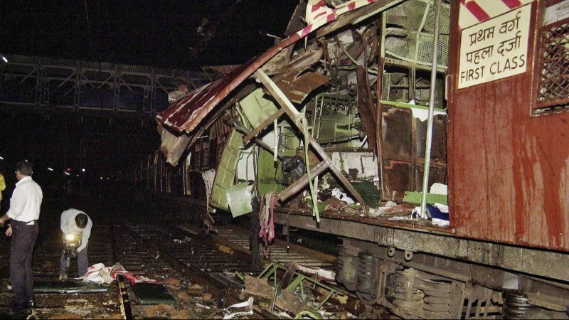 2006 Mumbai train blasts case: SC stays Bombay HC's acquittal order of 12 accused