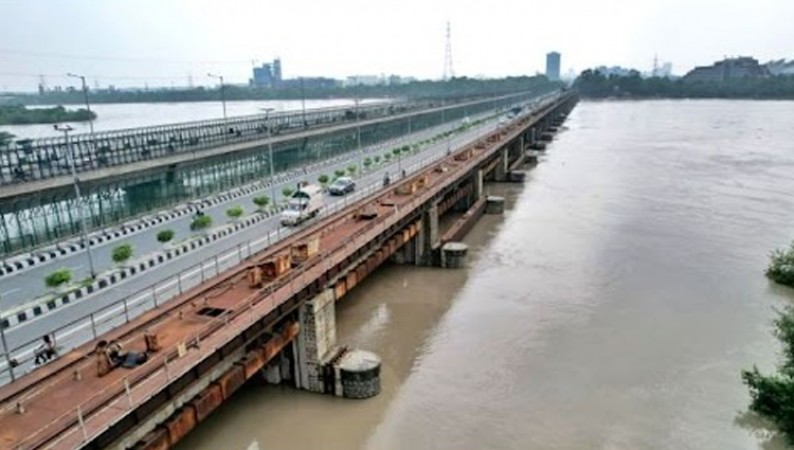Yamuna River in Delhi Remains Above Danger Mark Following Heavy Rainfall