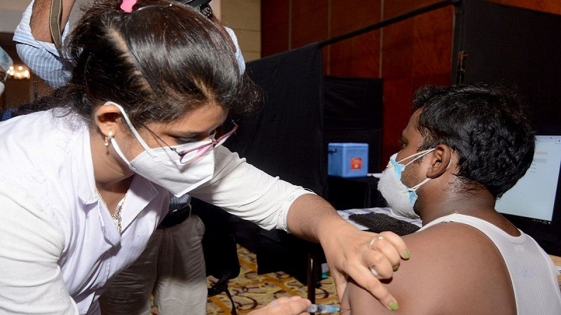 बाराबंकी में फर्जी कोरोना वैक्सीनेशन का खुलासा! मीडियाकर्मियों पर हमला