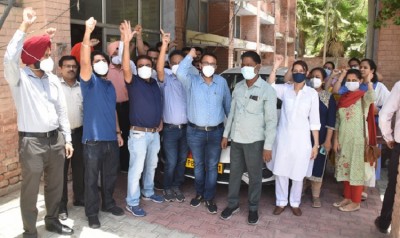 पंजाब में 6-पे कॉम के विरोध में डॉक्टरों ने की हड़ताल