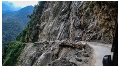 Himachal's Tandi-Killar highway blocked amid flash flood