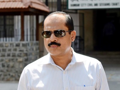 मनसुख हिरेन मौत मामला: मुंबई पुलिस के अधिकारी ने सचिन वाजे को किया गिरफ्तार