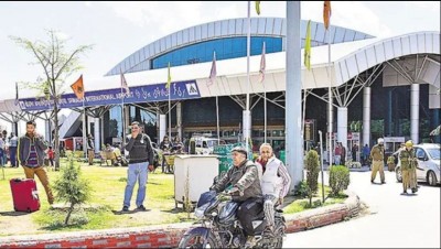 श्रीनगर हवाई अड्डे पर 15,000 से अधिक यात्रियों के साथ पर्यटक यातायात में प्रवाह देखा गया