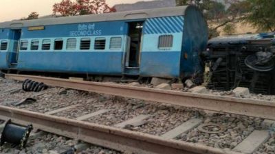 Eight coaches of Mahakaushal express derailment in Uttar Pradesh