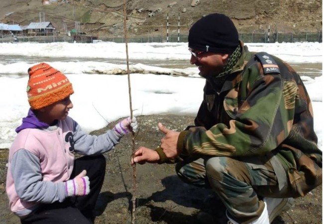 जम्मू कश्मीर: सेना ने कुपवाड़ा में 'गो ग्रीन' की  पहल शुरू की