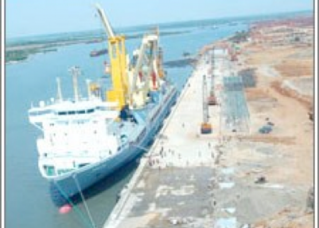 आंध्र प्रदेश के कृष्णापट्टनम बंदरगाह पहुंची पहली ऑक्सीजन एक्सप्रेस