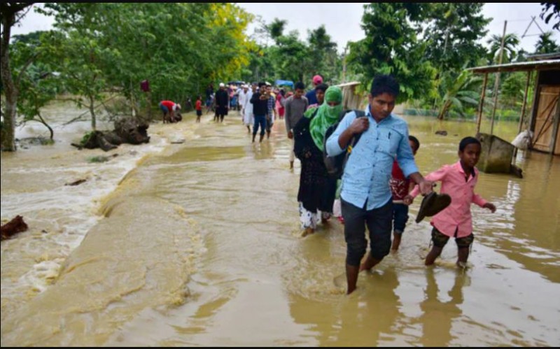 असम बाढ़: 24 जिलों में 7 लोगों की मौत, 2 लाख से अधिक लोग प्रभावित