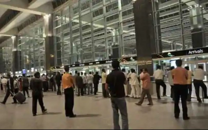 Panic  grips at Bangalore airport on getting Fake bomb threat
