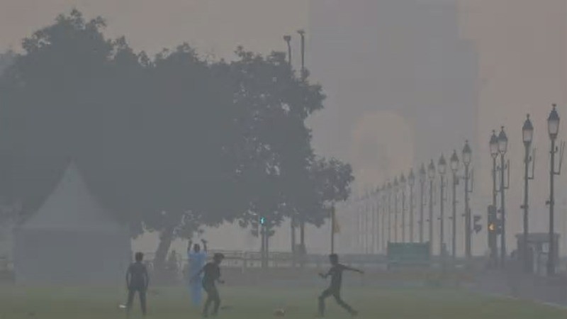 Delhi's AQI worsens: Rahul says, 
