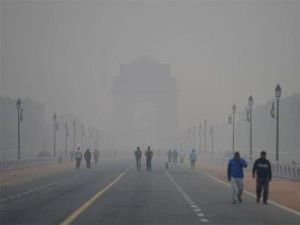 Smog continues to flounce over Delhiites