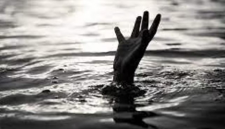 महाराष्ट्र की वैतरणा नदी में नाव पलटी, 18 लोगों को बचाया गया, 2 लापता