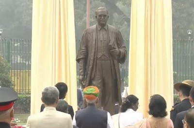 Constitution Day Honors: President Unveils Majestic Statue of Dr. B.R. Ambedkar at Supreme Court