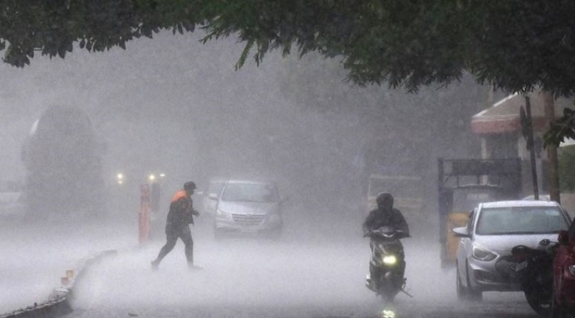 IMD Issues Heavy Rainfall Warning for Four Districts in Tamil Nadu