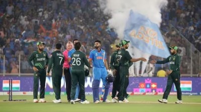 Epic Victory: Over 100,000 Fans Sing 'Vande Mataram' as India Dominates Pakistan
