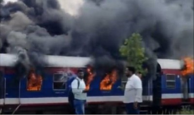 BREAKING! Maharashtra Train Fire: 5 Coaches Engulfed