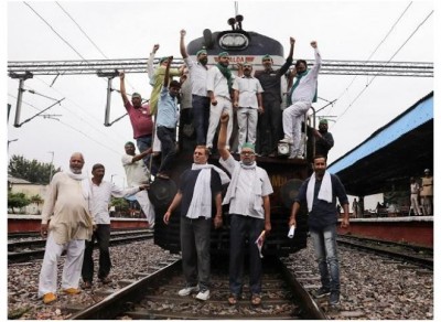 'रेल रोको' आंदोलन से उत्तर रेलवे जोन के 130 स्थानों पर पड़ा असर, 50 से अधिक ट्रैन हुई रद्द