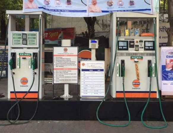 Petrol pumps to remain shut in Delhi on Monday