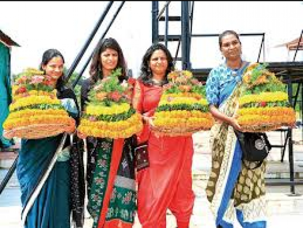 తెలంగాణ పండుగ బతుకమ్మ విదేశాలలో ఈ ప్రత్యేకమైన రీతిలో జరుపుకున్నారు