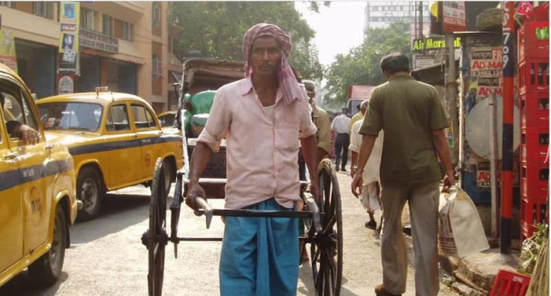 U.P Rickshaw Puller gets notice from Income Tax for Rs 3 crore
