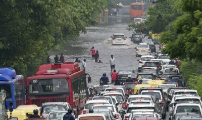 Rain fall: Delhi Transport Dept deploys personnel on Minto Road for diverting buses