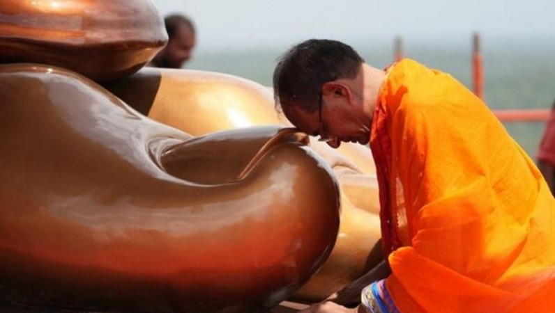 MP CM Unveils 108-Foot Statue of Adi Shankaracharya in Omkareshwar