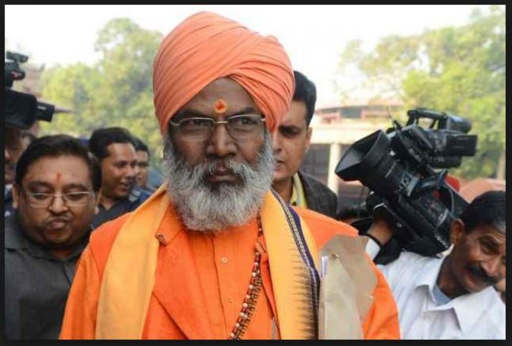 BJP Candidate, Sakshi Maharaj made an unusal pitch towards voters to curse them