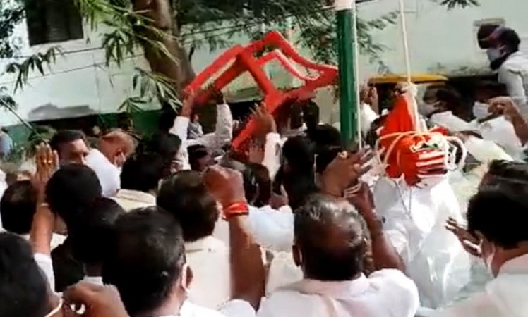 Hyderabad: Scuffle Breaks Out Between BJP Corporator, TRS MLA On Their ...