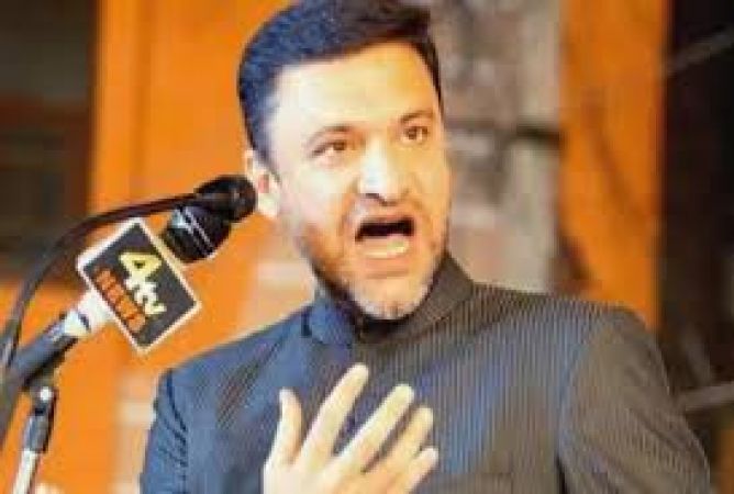 AIMIM Leader Akbaruddin Owaisi Corners PM Modi : 'Tea Seller Became PM ...