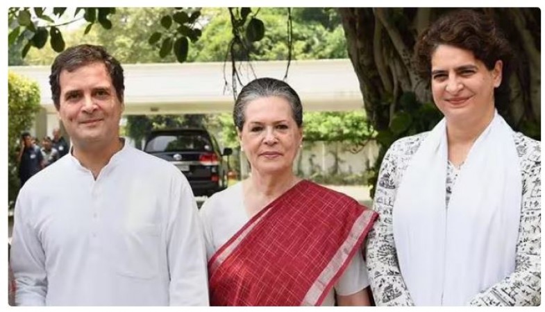 Sonia Gandhi, Priyanka Gandhi, and Rahul Gandhi to Attend Revanth Reddy’s Swearing-in Ceremony at Telangana