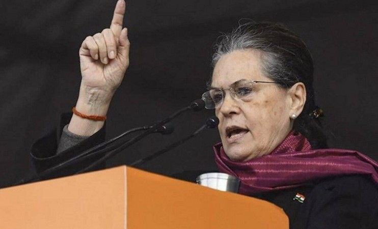 Sonia Gandhi accuses Centre of being insensitive to farmers, common people