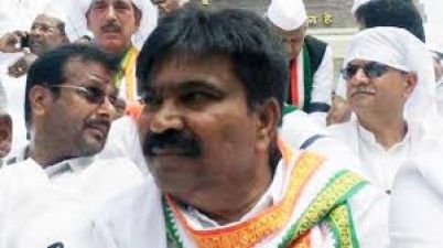 'Congress ditching me': Karnataka Minister R Shankar likely to join BJP if dropped from Cabinet