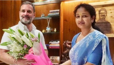 हेमंत सोरेन की पत्नी से मिलने पहुंचे राहुल गांधी, दी फ्लोर टेस्ट में जीत की बधाई