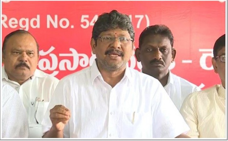 పీపీఈ కిట్లు, మాస్క్‌లు, శానిటైజర్లు కరోనాను ఆపలేవని పోలీస్ అధికారుల సంఘం రాష్ట్ర అధ్యక్షుడు జనకుల శ్రీనివాసరావు మండిపడ్డారు