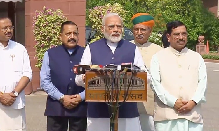 PM Modi Encourages MPs for Productive Monsoon Session Discussions