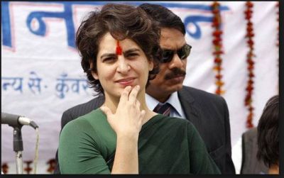 Priyanka Gandhi unique Gesture of delivering speech pointed out on Twitter…see what it is