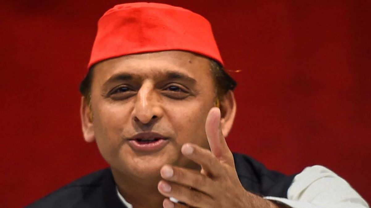 UP CM Yogi Adityanath does not know how to use Laptop: Akhilesh Yadav ...