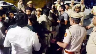 Clash between wrestlers and Delhi Police at Jantar Mantar; 2 protesters suffered head injuries