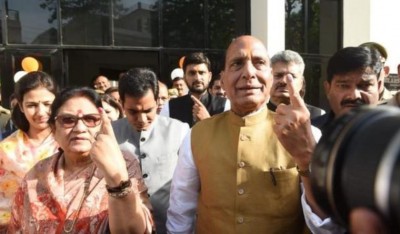 Rajnath Singh casts vote in Lucknow, Appeal to citizen to exercise franchise