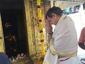 Politician offer prayers as counting begin for Lok Sabha