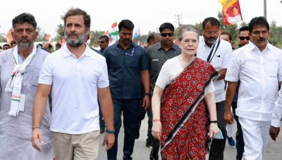 Sonia Gandhi joins the Bharat Jodo Yatra in Karnataka,