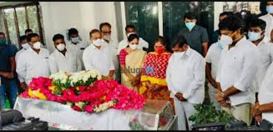 Telangana's first Home Minister Nayani Narasimha Reddy performed the last rites with full state honor