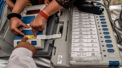चुनाव आयोग ने राजनीतिक दलों की योजनाओं पर डाला पानी