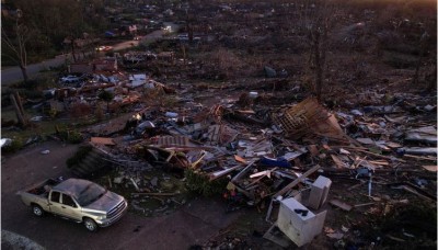 Death toll climbs to 32 after tornadoes rip US states