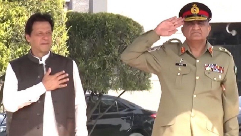 इमरान खान ने पाक सेना प्रमुख बाजवा को बर्खास्त करने की कोशिश की