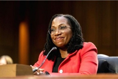 सीनेट ने अमेरिकी सुप्रीम कोर्ट के लिए पहली अफ्रीकी-अमेरिकी महिला सदस्य की पुष्टि की