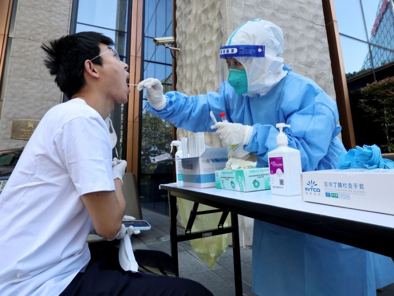 Inflatable COVID-19 testing lab improves Shanghai's screening capacity