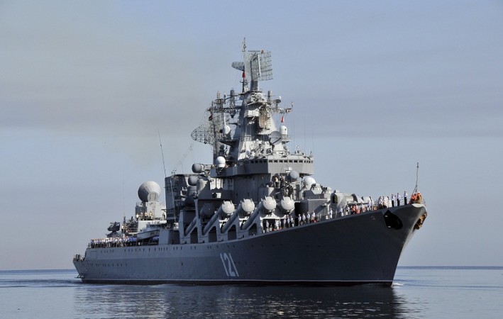 रूस ने यूक्रेन तनाव के बीच युद्धाभ्यास के लिए काले सागर में भेजे 15 युद्धपोत