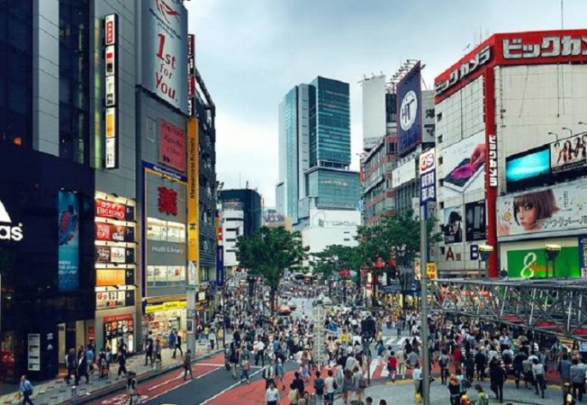 जापान के प्रधानमंत्री सुगा ने टोक्यो, ओसाका और हयोगो में घोषित की कोरोना की आपात स्थिति